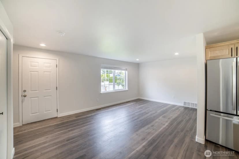 Property photo for 520 N Laventure Road, Mount Vernon photo 10