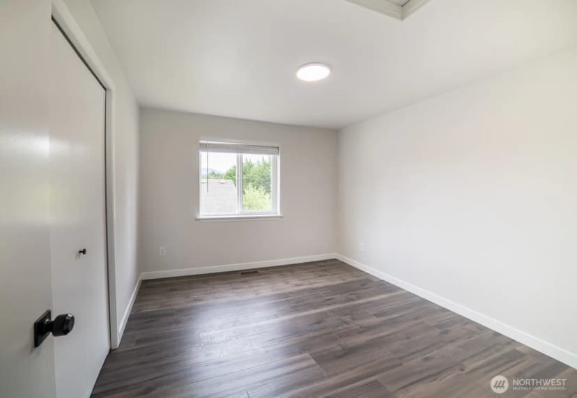 Property photo for 520 N Laventure Road, Mount Vernon photo 17