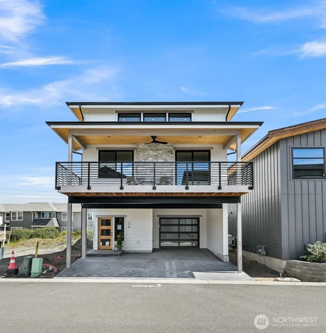Property photo for 219 Skipping Stone Loop, Lynden