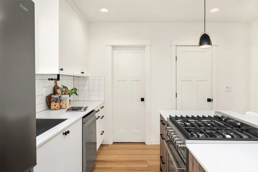 Property photo for 8913 8th Avenue Ne, Seattle photo 14