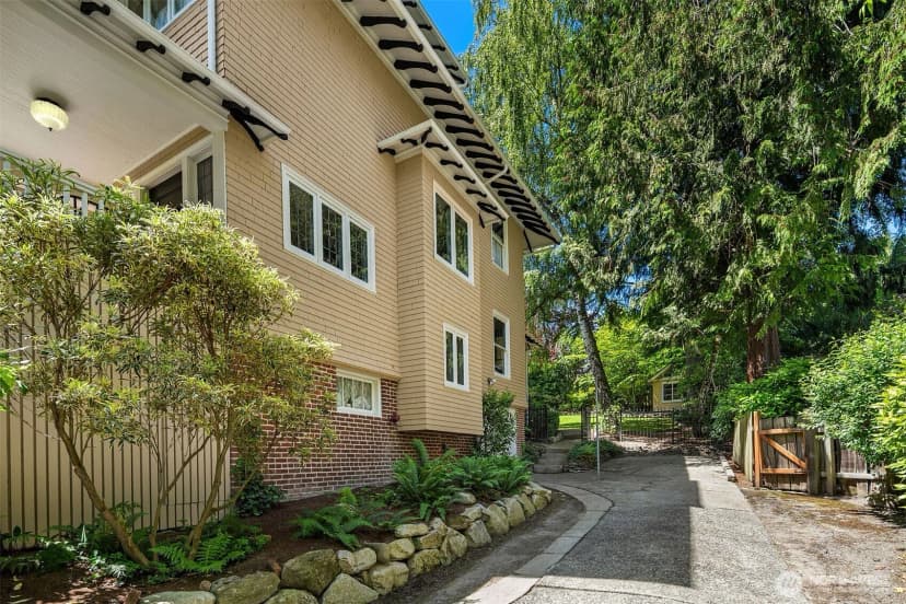 Property photo for 131 Madrona Place E, Seattle photo 33