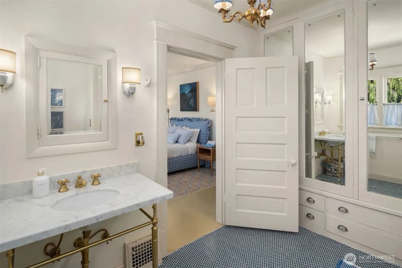 Property photo for 131 Madrona Place E, Seattle photo 19