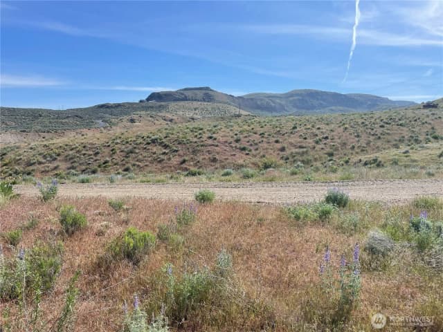 Property photo for 3 Xxx Hwy 174, Grand Coulee photo 3