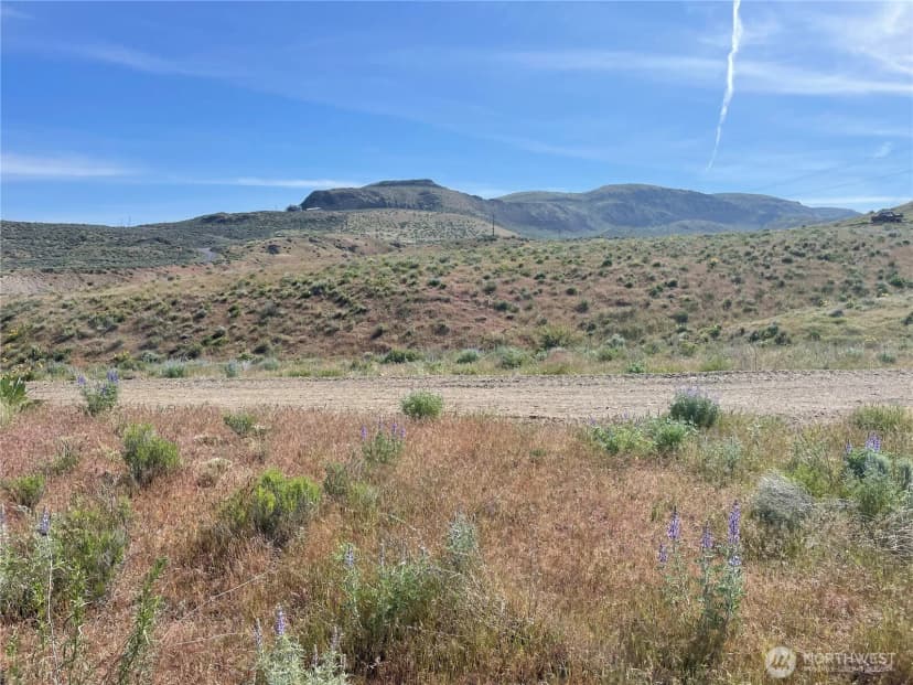 Property photo for 3 Xxx Hwy 174, Grand Coulee photo 3