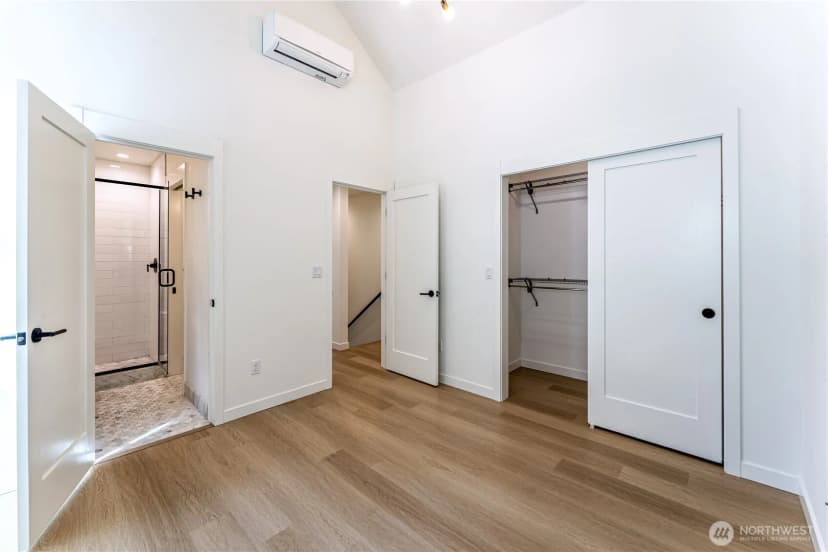Property photo for 10350 Wallingford Avenue N #b, Seattle photo 10