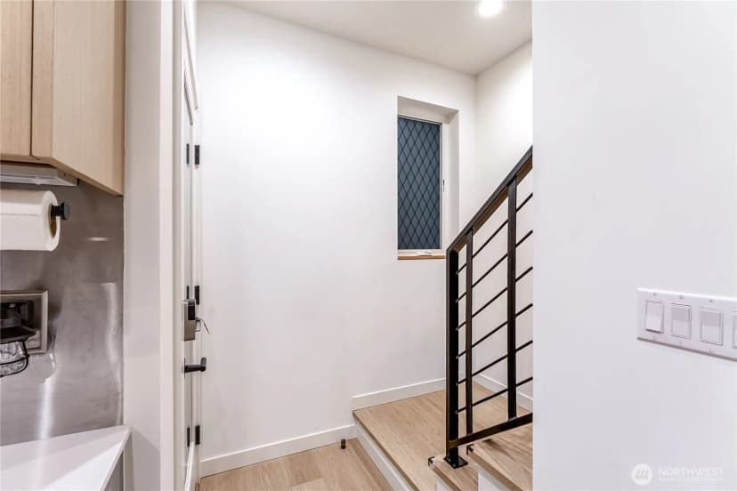 Property photo for 10350 Wallingford Avenue N #b, Seattle photo 8