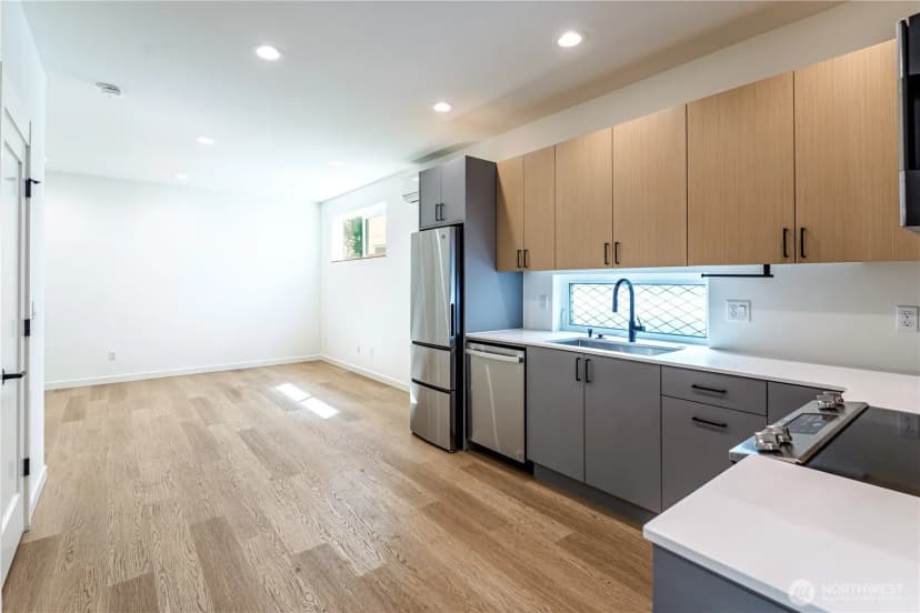 Property photo for 10350 Wallingford Avenue N #b, Seattle photo 4