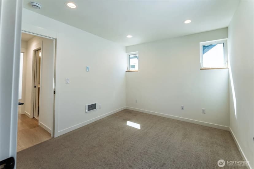 Property photo for 10350 Wallingford Avenue N #b, Seattle photo 15