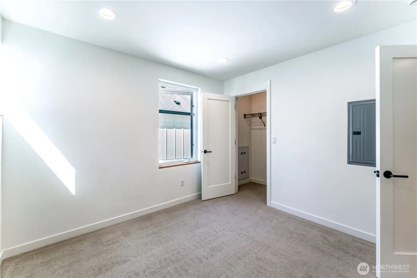 Property photo for 10350 Wallingford Avenue N #b, Seattle photo 17