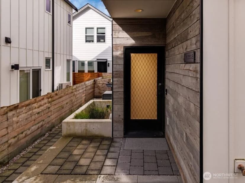 Property photo for 10350 Wallingford Avenue N #b, Seattle photo 3