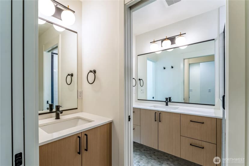 Property photo for 10350 Wallingford Avenue N #b, Seattle photo 12