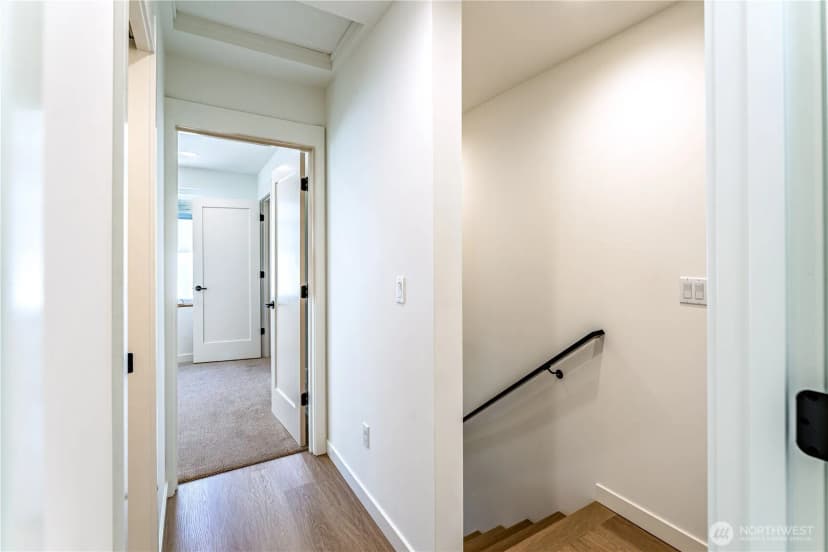 Property photo for 10350 Wallingford Avenue N #b, Seattle photo 9