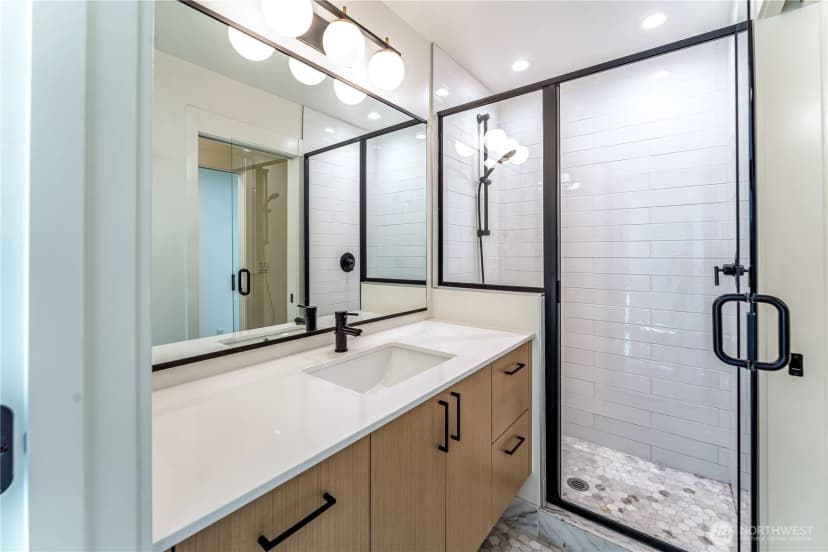 Property photo for 10350 Wallingford Avenue N #b, Seattle photo 13