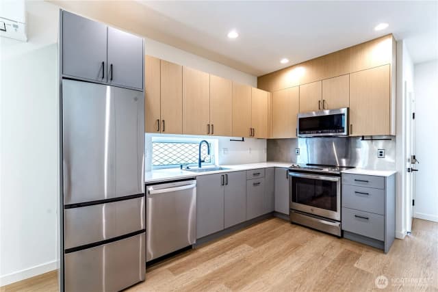 Property photo for 10350 Wallingford Avenue N #b, Seattle photo 5