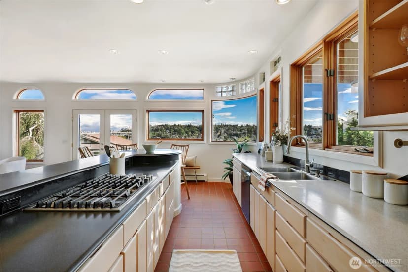 Property photo for 3951 Dayton Avenue N, Seattle photo 10