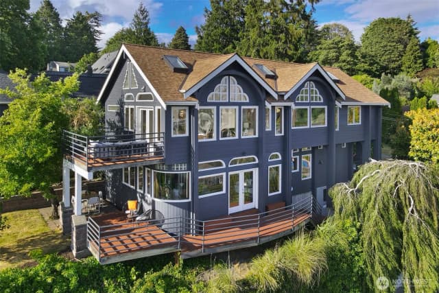 Property photo for 3951 Dayton Avenue N, Seattle photo 2