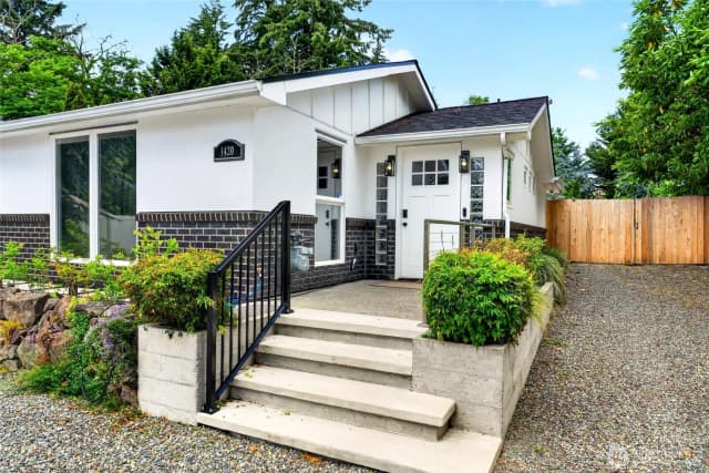 Property photo for 1420 S 359th Street, Federal Way photo 3