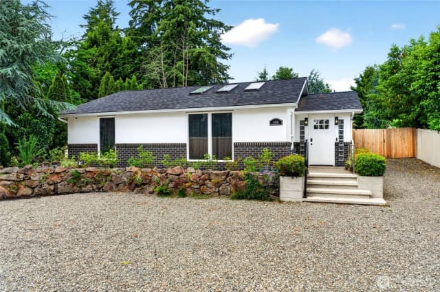 Property photo for 1420 S 359th Street, Federal Way photo 2