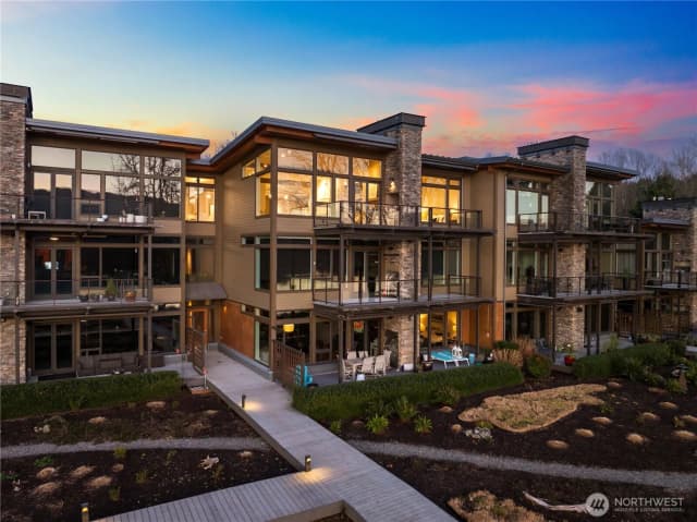 Property photo for 4323 E Lake Sammamish Parkway Se #4323, Issaquah photo 3
