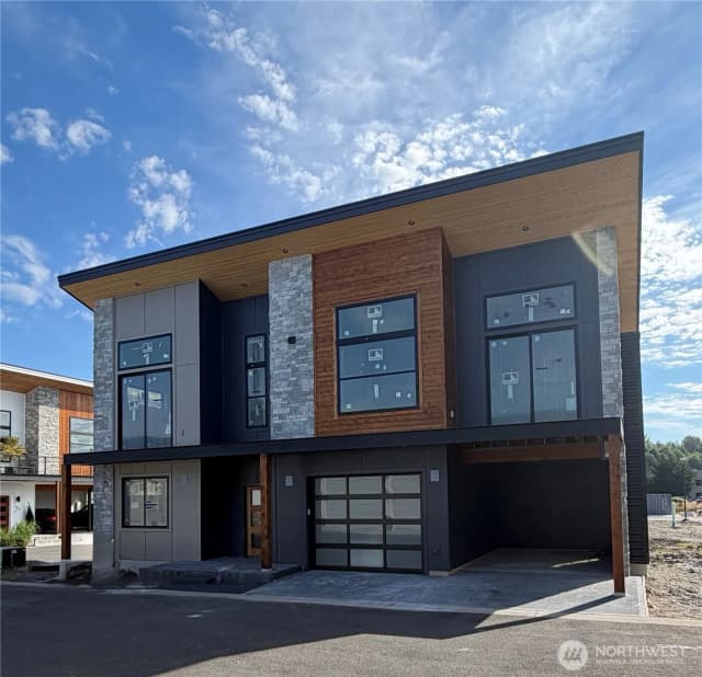 Property photo for 202 Skipping Stone Loop, Lynden