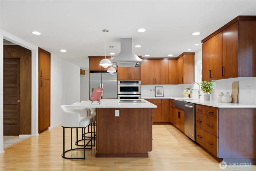 Property photo for 12910 Ne 28th Street, Bellevue photo 11