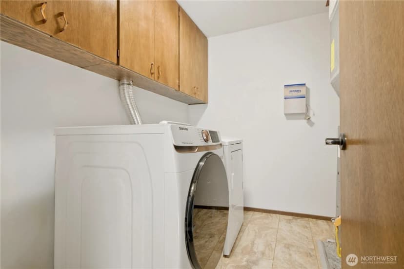 Property photo for 12910 Ne 28th Street, Bellevue photo 32