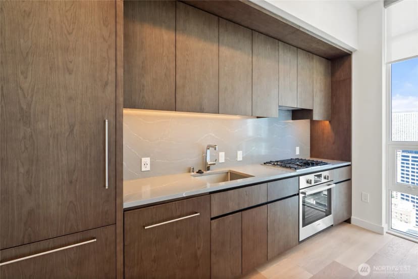 Property photo for 121 Stewart Street #3302, Seattle photo 2