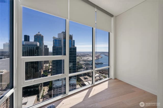 Property photo for 121 Stewart Street #3302, Seattle photo 4