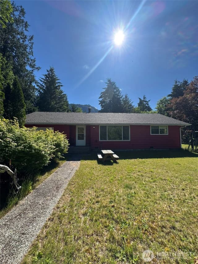 Property photo for 660 Commercial Avenue, Darrington photo 2