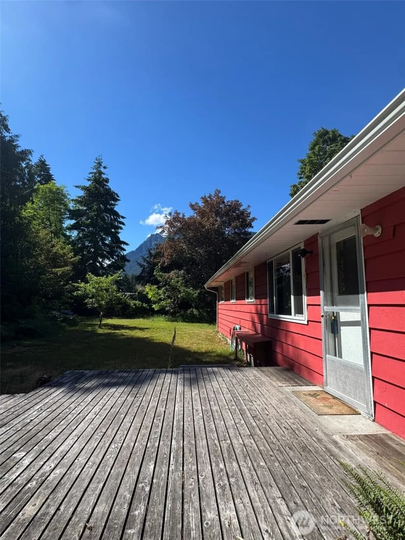 Property photo for 660 Commercial Avenue, Darrington photo 12