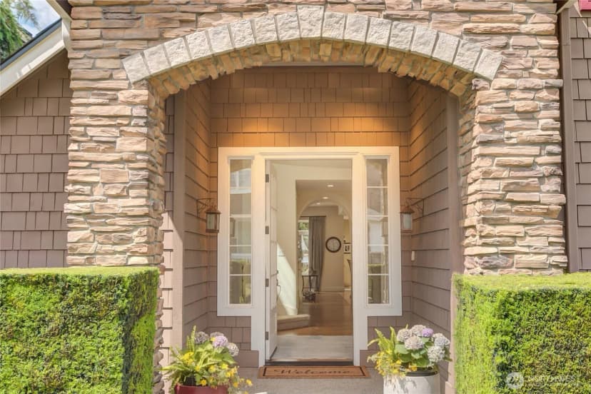 Property photo for 323 240th Place Se, Sammamish photo 2