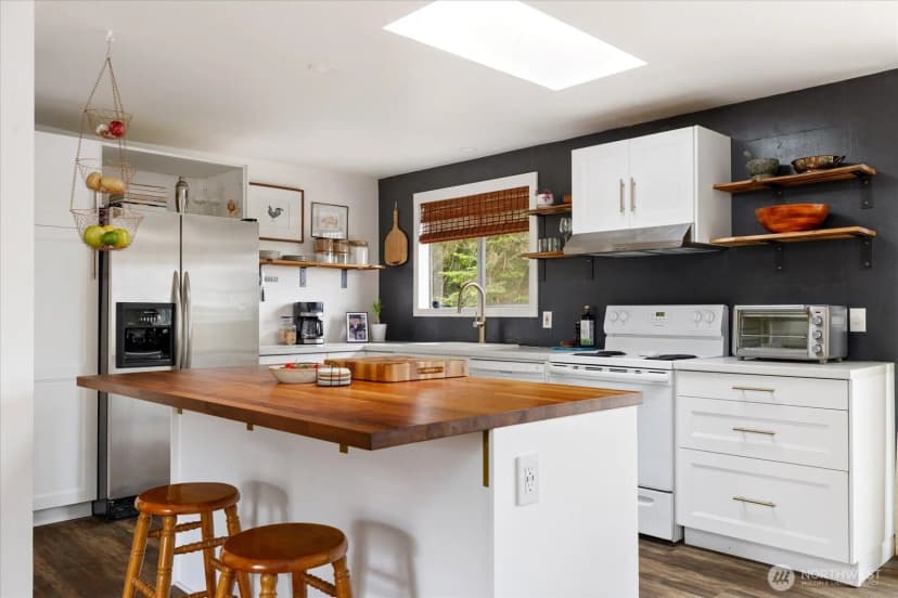 Property photo for 975 Ferry Avenue, Coupeville photo 8