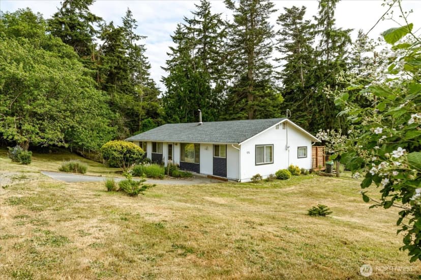 Property photo for 975 Ferry Avenue, Coupeville photo 2