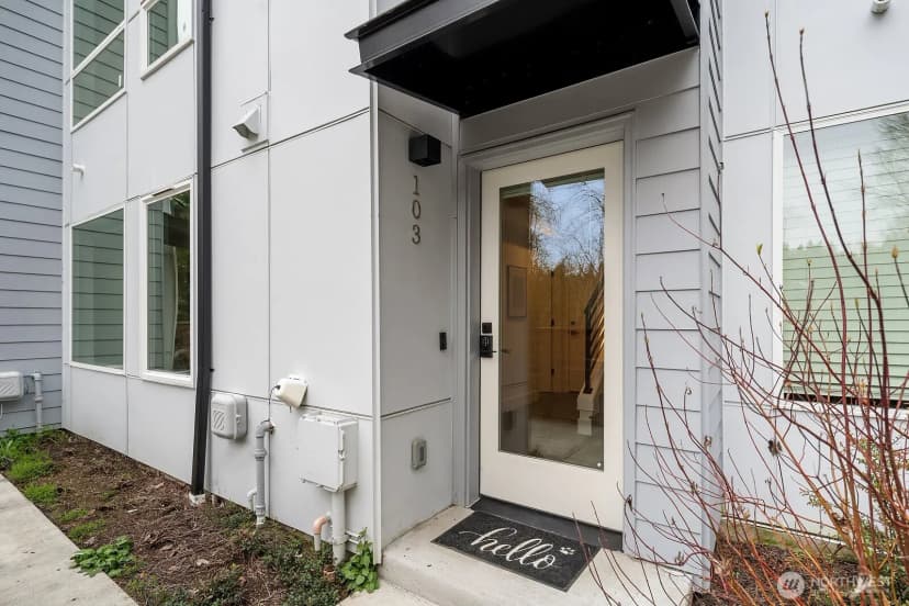 Property photo for 7721 Ne 175th Street #103, Kenmore photo 2
