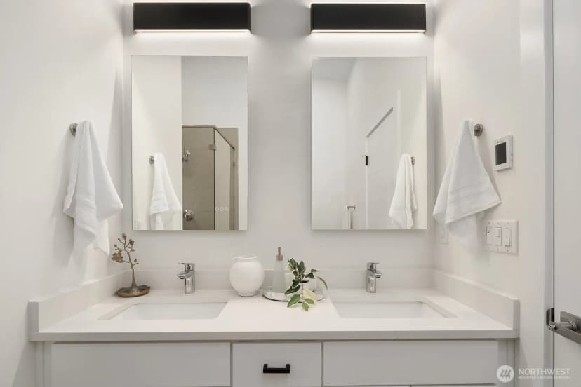 Property photo for 7721 Ne 175th Street #103, Kenmore photo 16