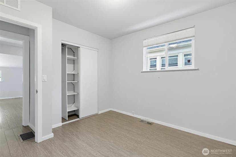 Property photo for 5454 35th Avenue Sw #d14, Seattle photo 12