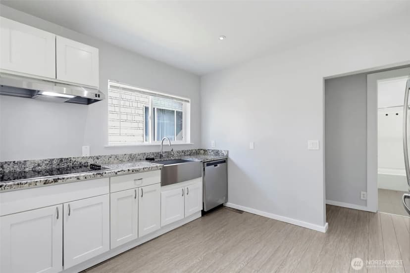 Property photo for 5454 35th Avenue Sw #d14, Seattle photo 7