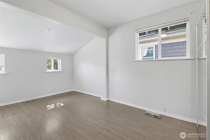 Property photo for 5454 35th Avenue Sw #d14, Seattle photo 13