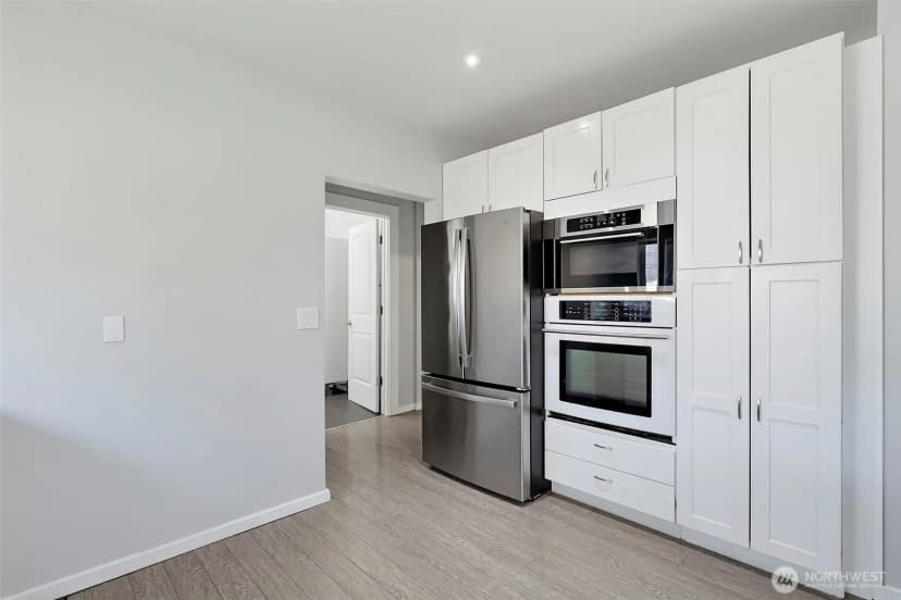 Property photo for 5454 35th Avenue Sw #d14, Seattle photo 8