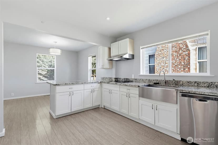 Property photo for 5454 35th Avenue Sw #d14, Seattle photo 9