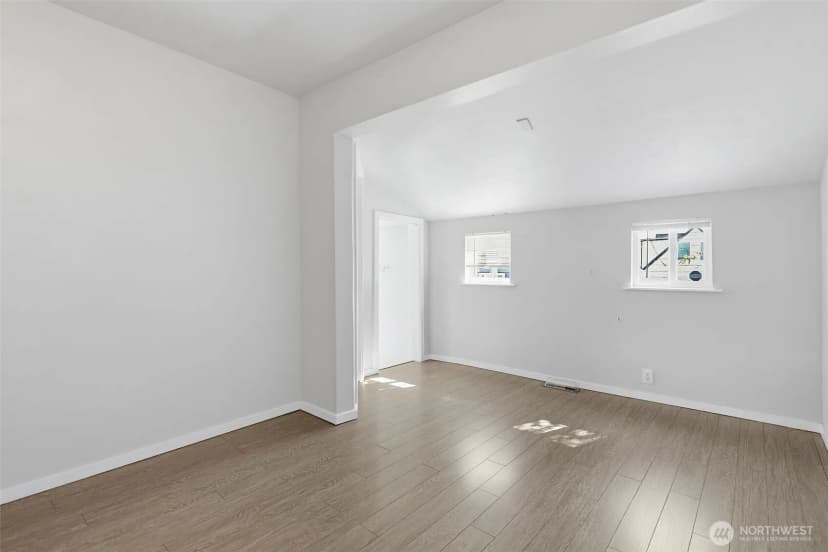 Property photo for 5454 35th Avenue Sw #d14, Seattle photo 16