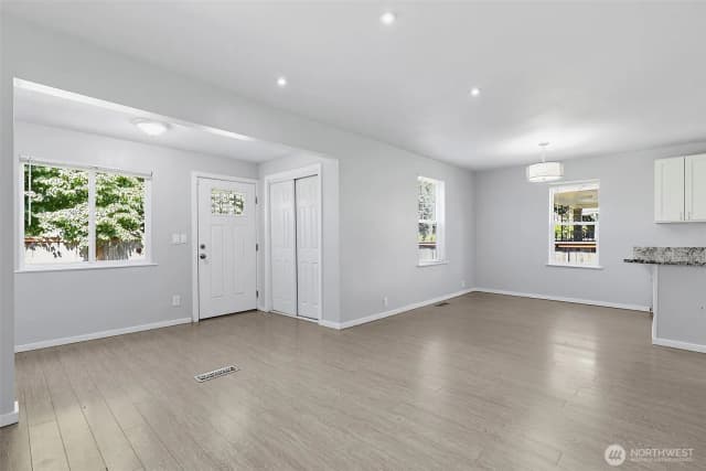 Property photo for 5454 35th Avenue Sw #d14, Seattle photo 3