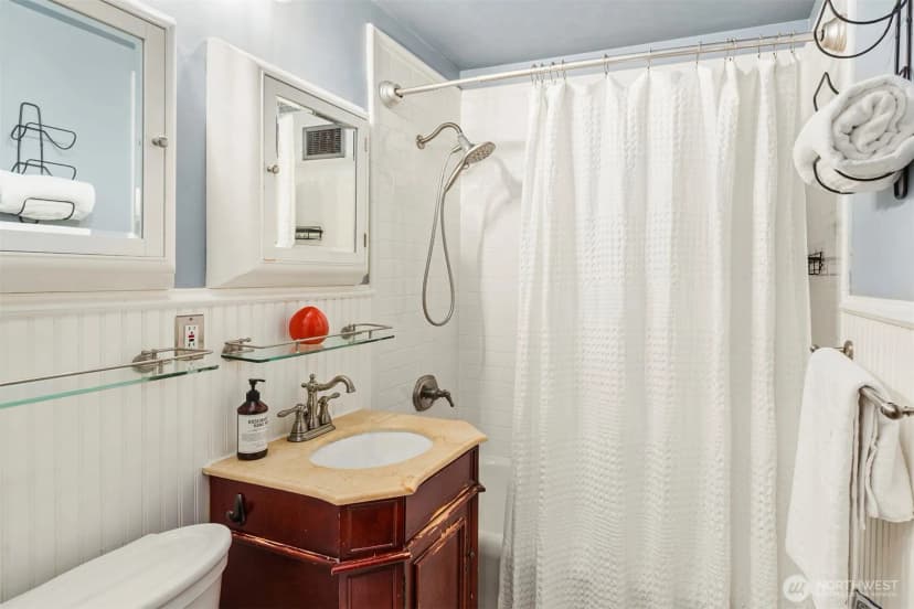 Property photo for 408 Bellevue Avenue E #205, Seattle photo 20