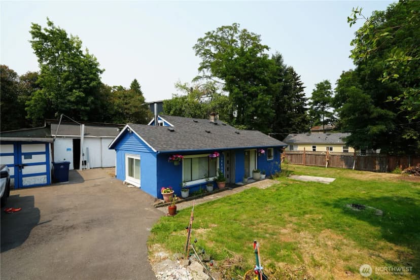 Property photo for 10433 1st Avenue Sw, Burien photo 16
