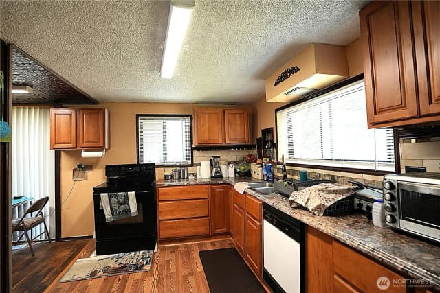 Property photo for 10433 1st Avenue Sw, Burien photo 4