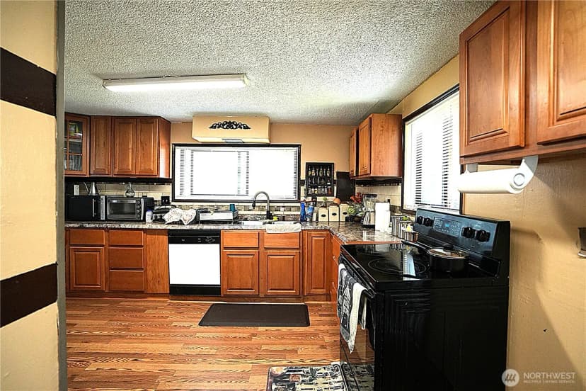 Property photo for 10433 1st Avenue Sw, Burien photo 6