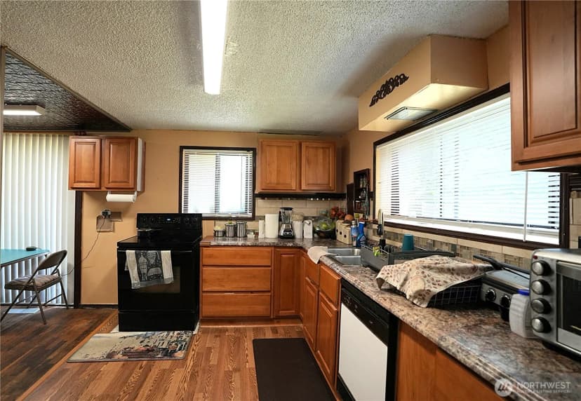Property photo for 10433 1st Avenue Sw, Burien photo 5