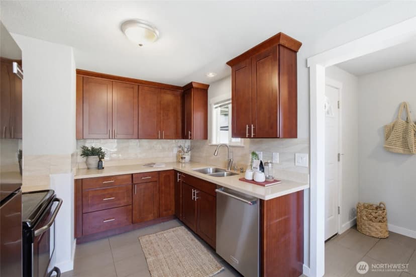 Property photo for 5968 44th Avenue S, Seattle photo 9