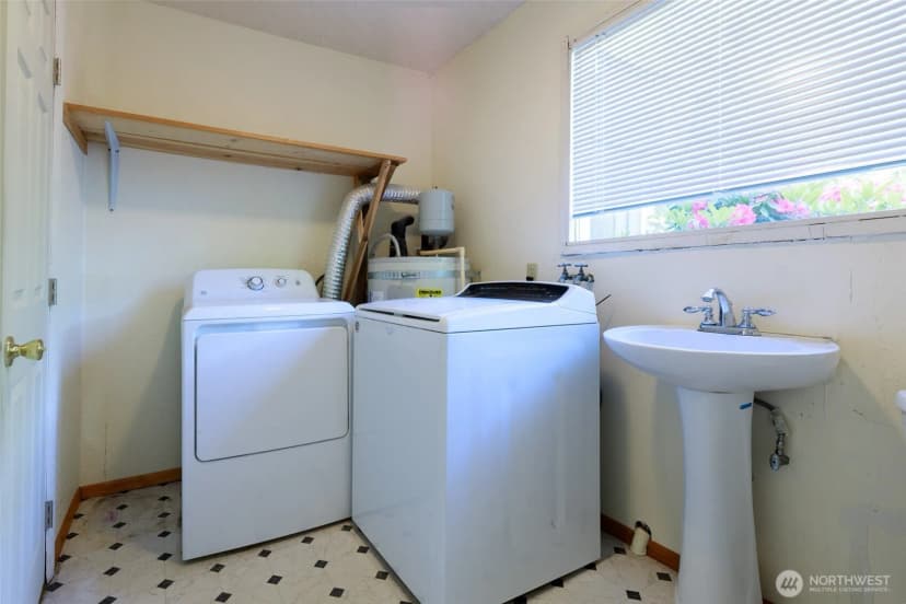Property photo for 20411 56th Avenue W, Lynnwood photo 16