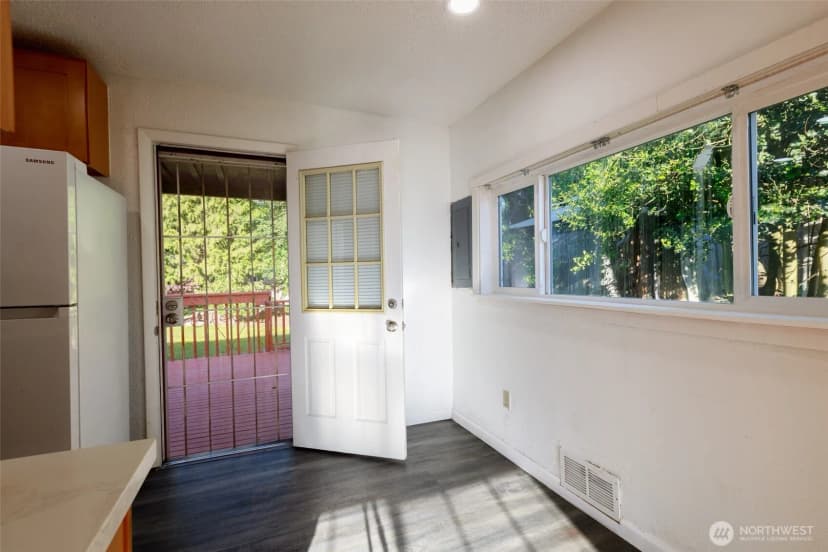Property photo for 20411 56th Avenue W, Lynnwood photo 13